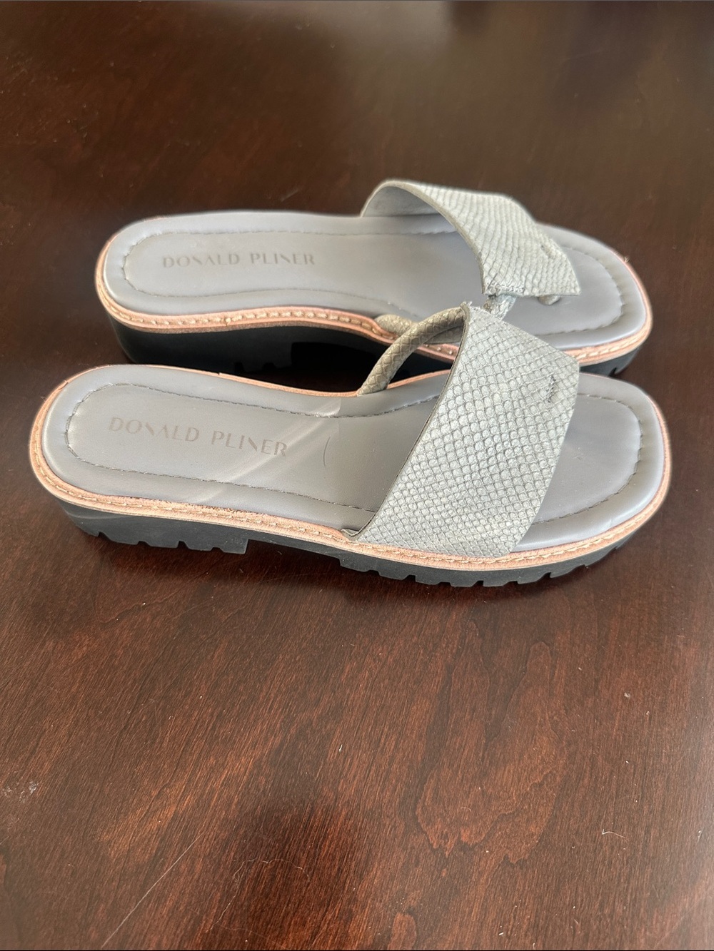 Donald Pliner Beulah Grey Metallic Snake Print Sandals Slides Size 6 Boho